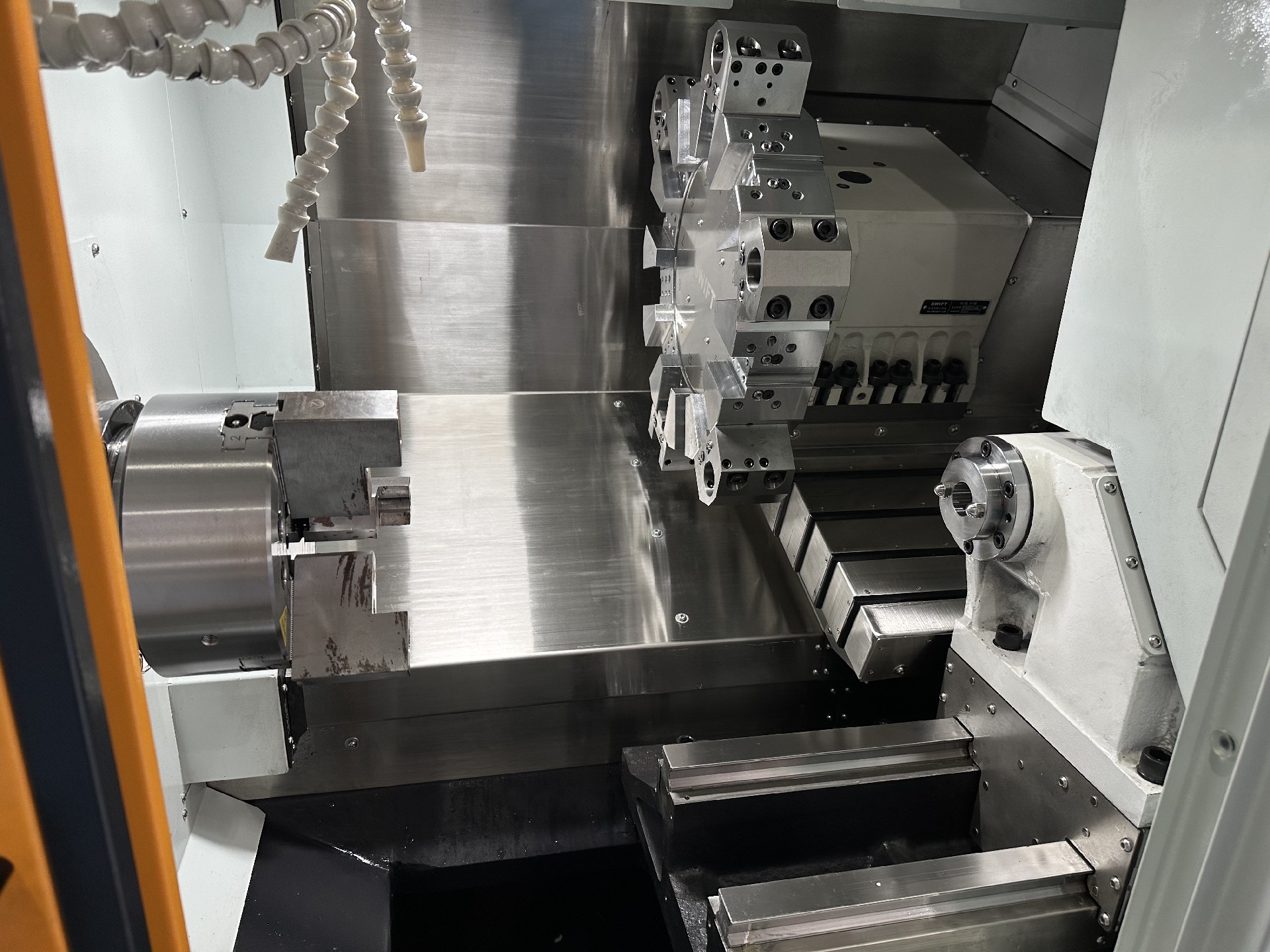 刀墖數(shu)控車牀（可(ke)加工(gong)400長）