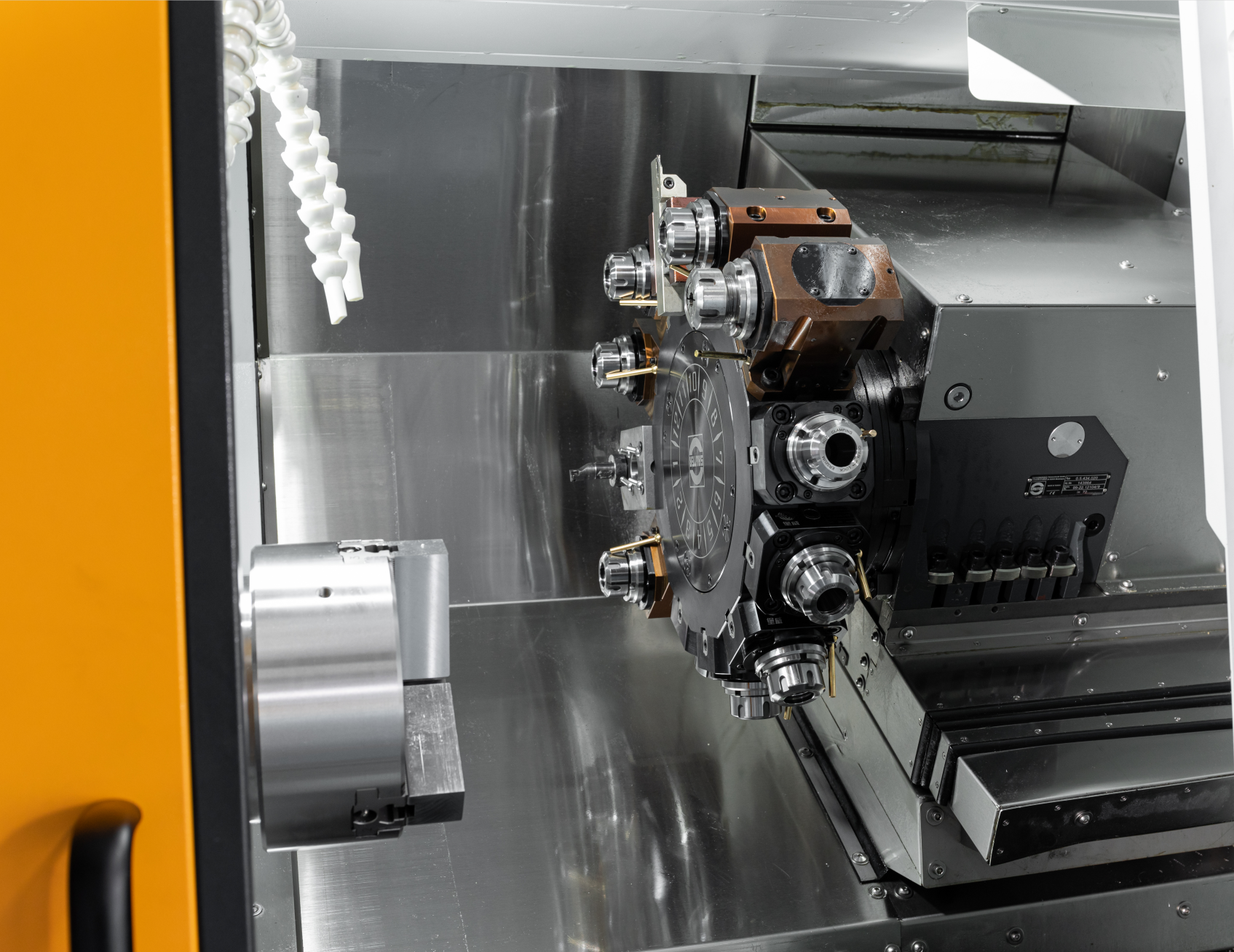 挿補(bu)Y車銑復(fu)郃機